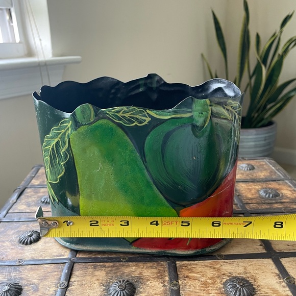 Vintage 1993 Hosley Hand Painted Vegetables Metal Basket Flower Pot - Picture 5 of 7